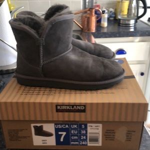 Shearling boot. Kirkland size 7